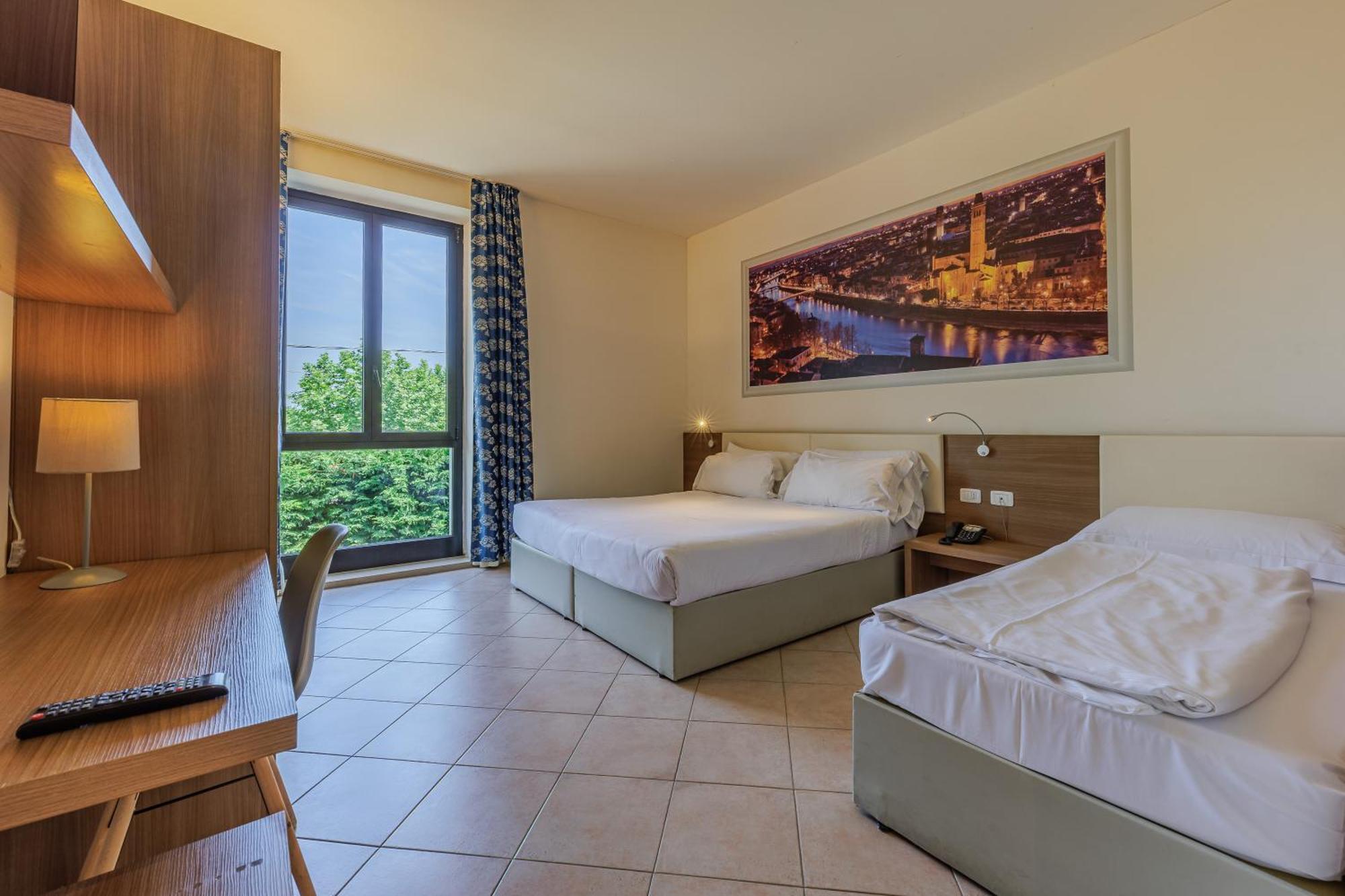 Hotel Ristorante Al Fiore Πεσκιέρα ντελ Γκάρντα Εξωτερικό φωτογραφία